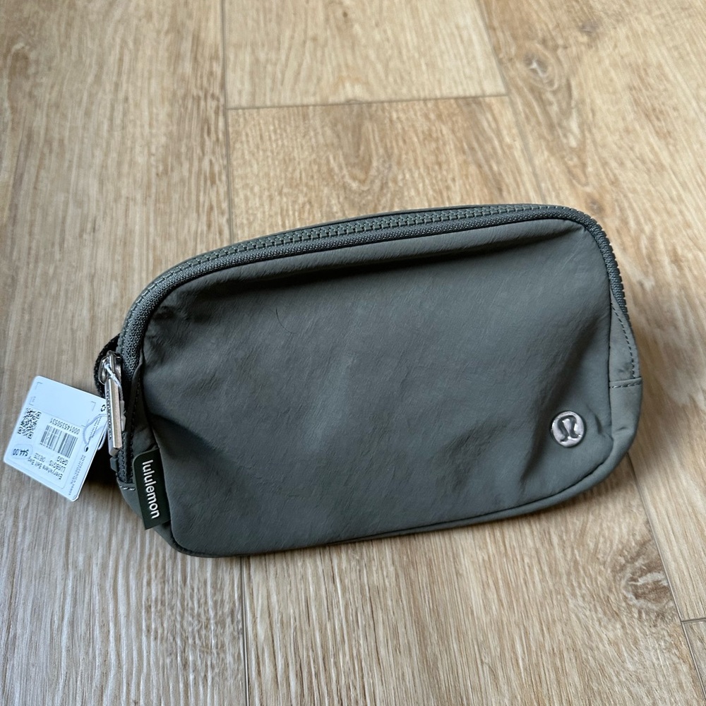 Lululemon everywhere belt bag olive green